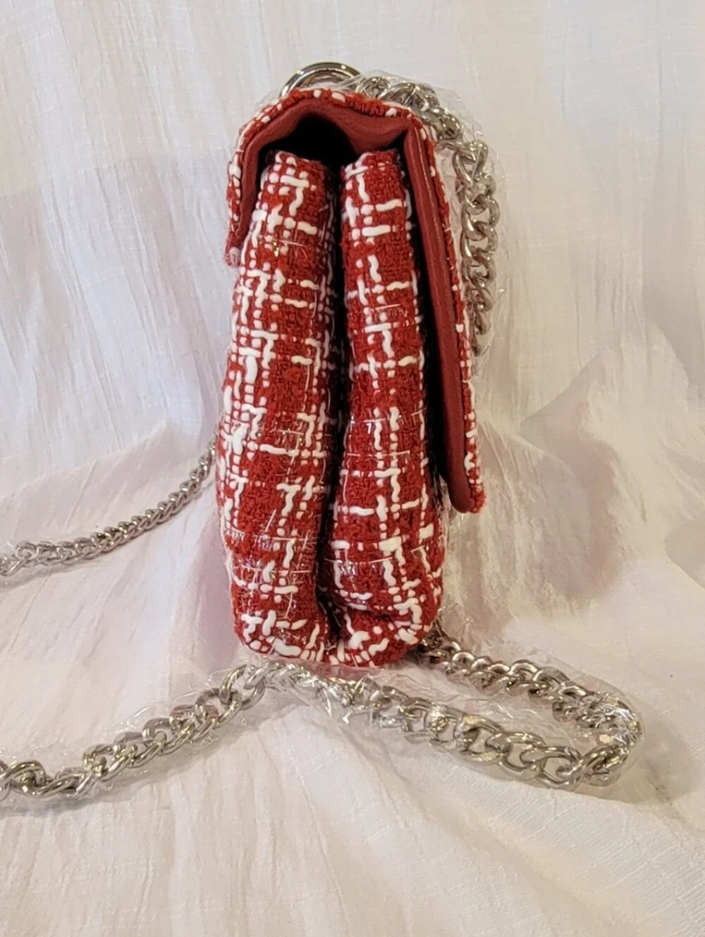 Badgley Mischka BMH-507 Red And White Tweed Chain Crossbody Bag NWT
